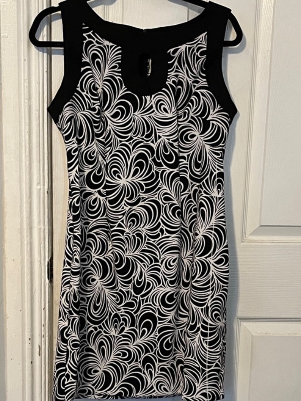 Connected Apparel Black and White Swirl Sleeveless Petite Dress